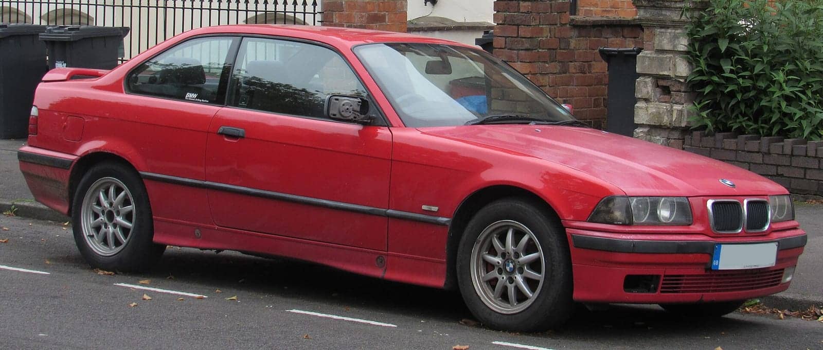 Red BMW 318is coupé, front three-quarter view
