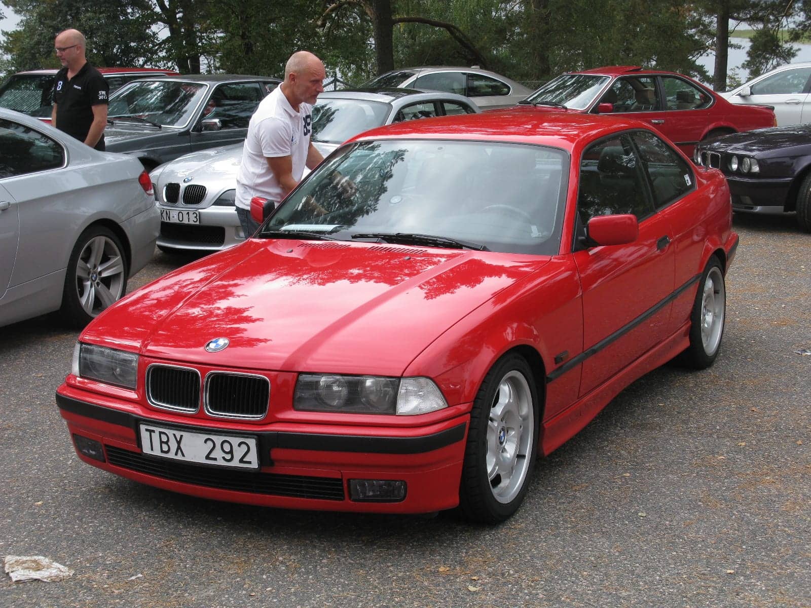Red BMW 323i coupé, front three-quarter view
