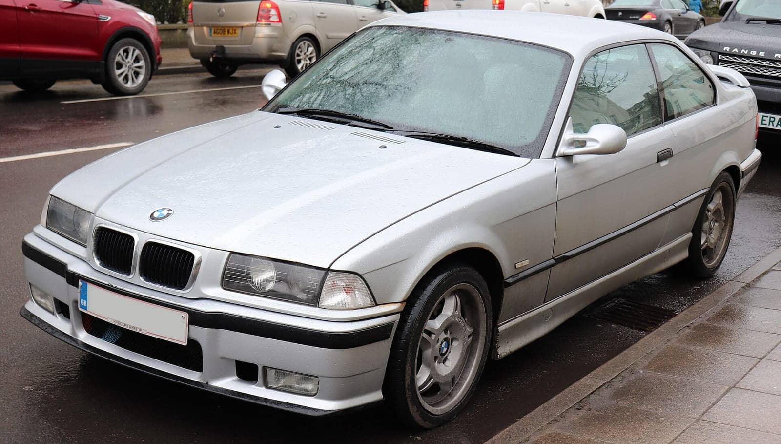 Silver BMW 323i coupé, front three-quarter view