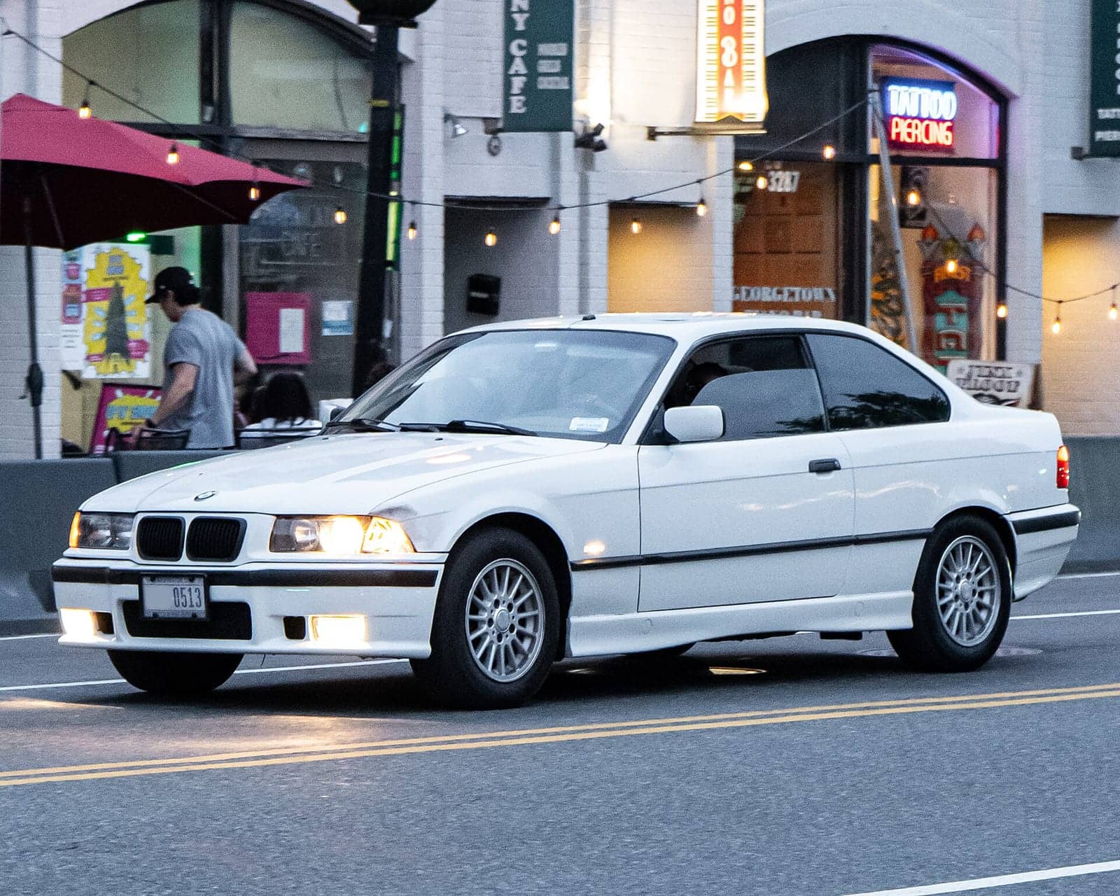 White BMW 325i coupé, front three-quarter view