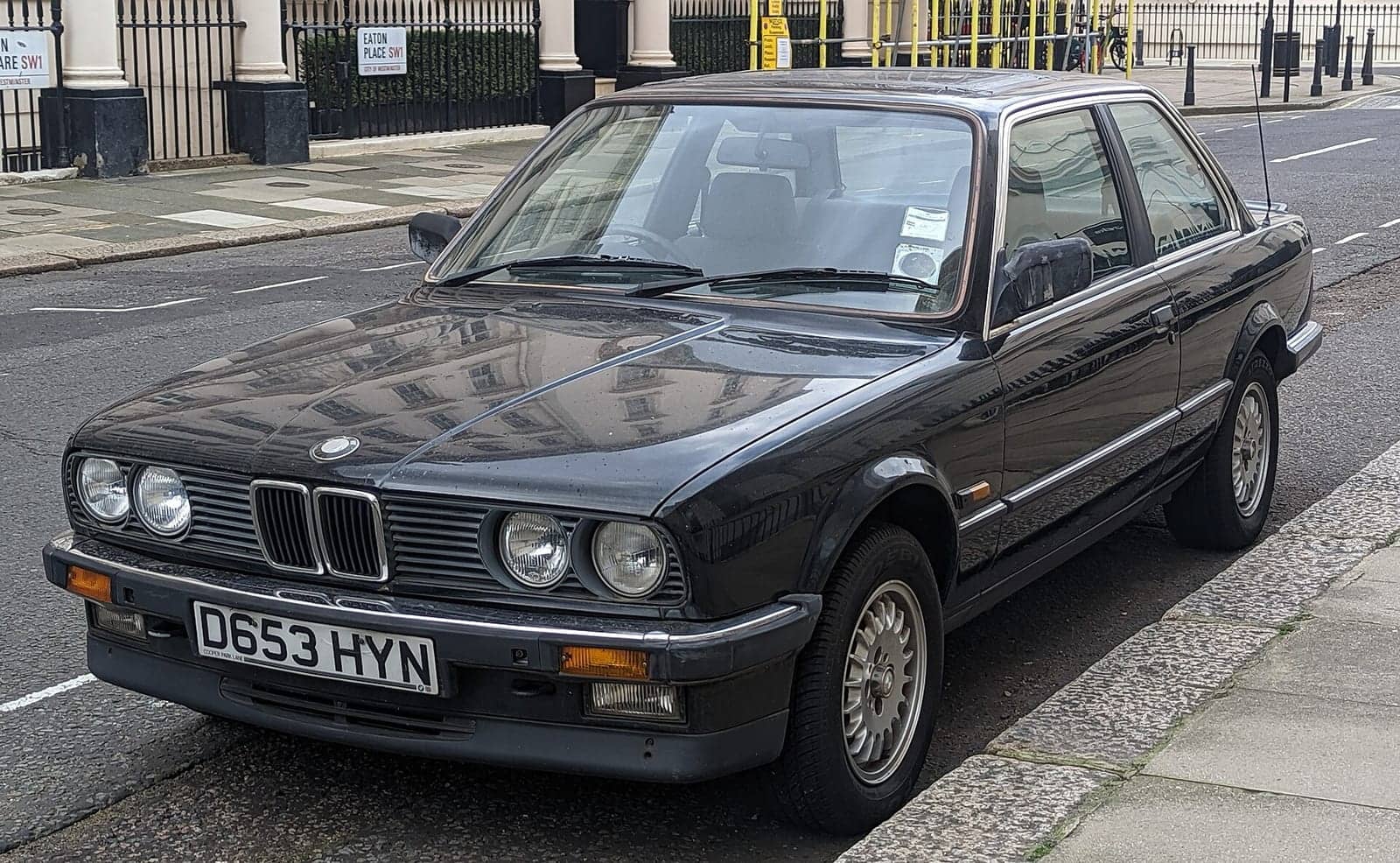 Dark grey BMW 325i four-door, front three-quarter view