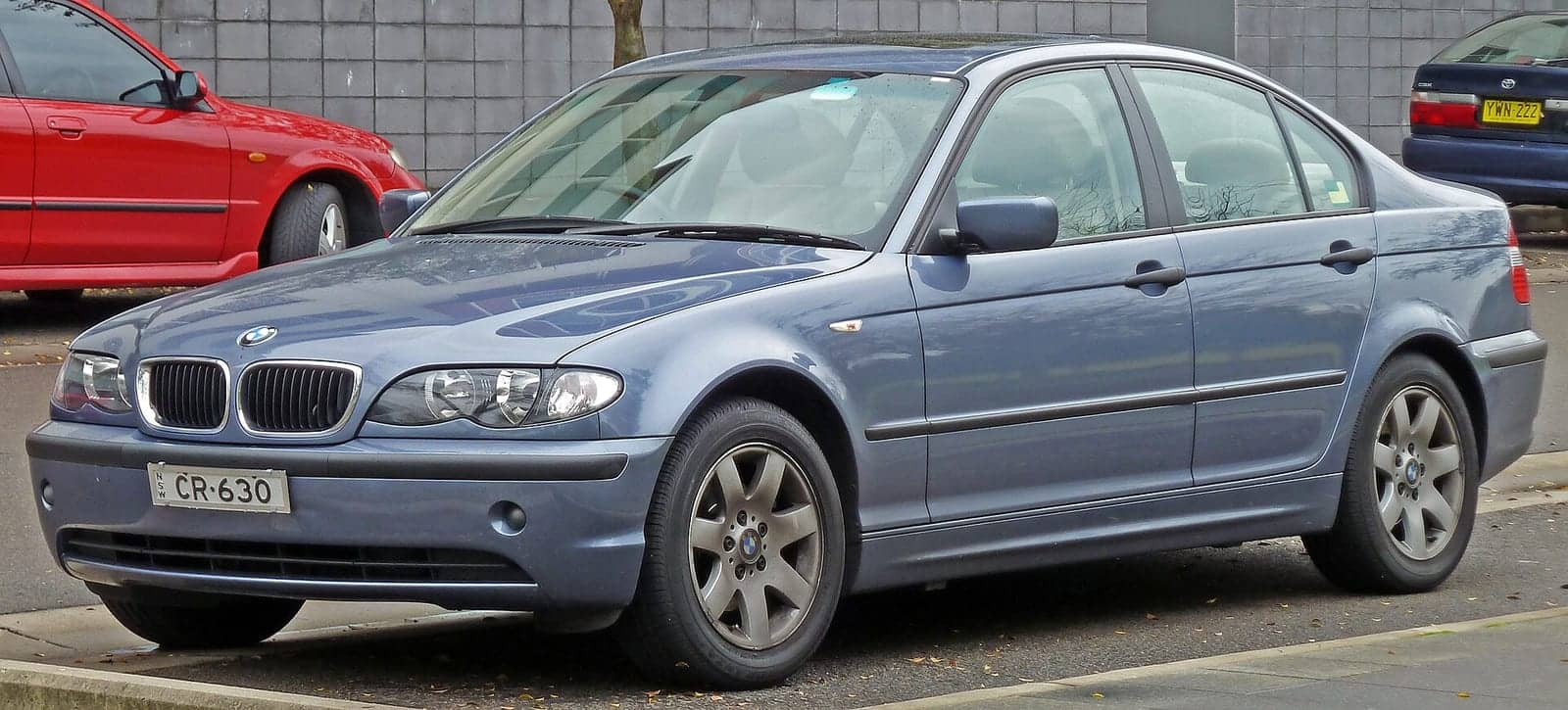 Blue BMW 318i sedan (facelift), front three-quarter view