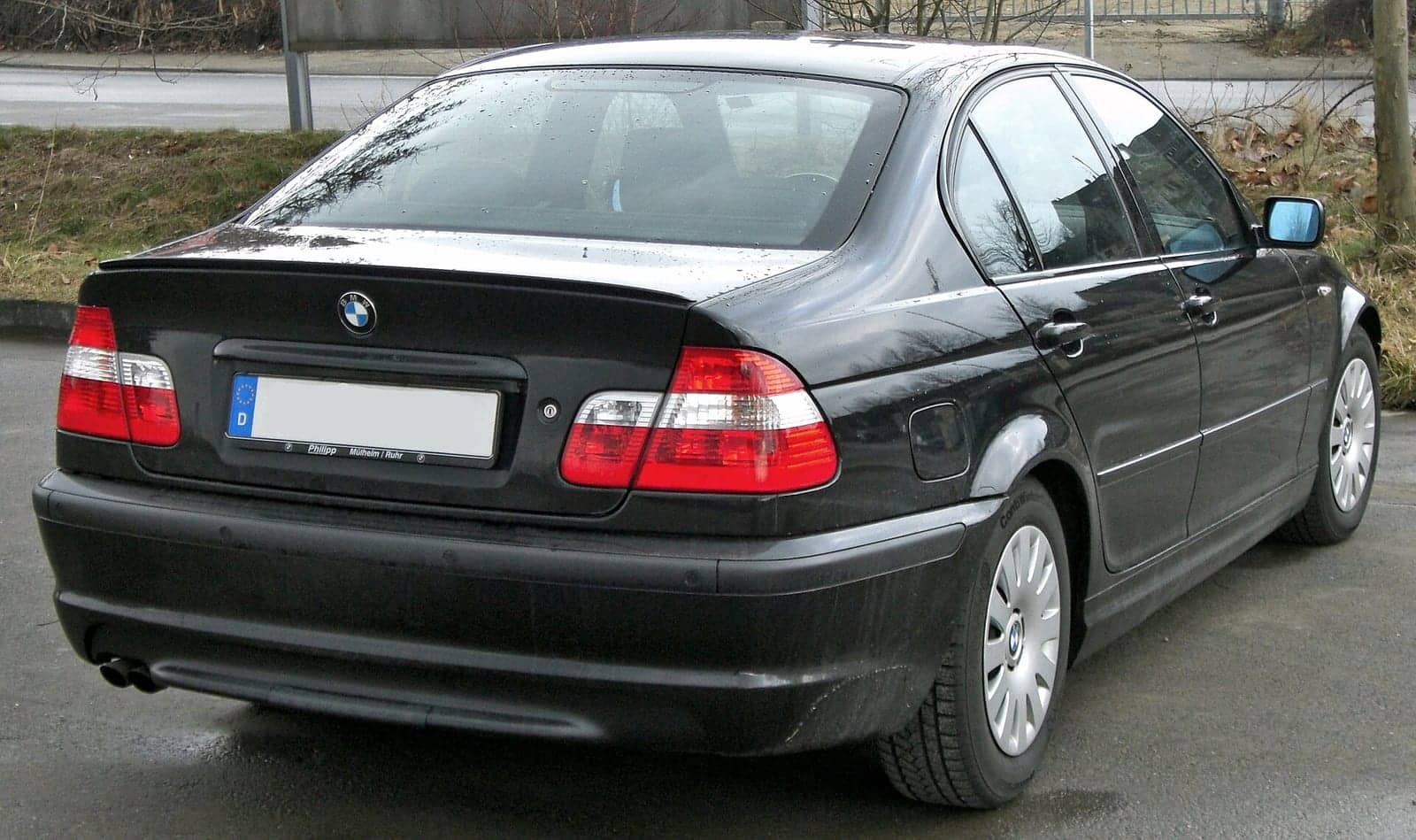 Black BMW 330i M Sport sedan (facelift), rear three-quarter view