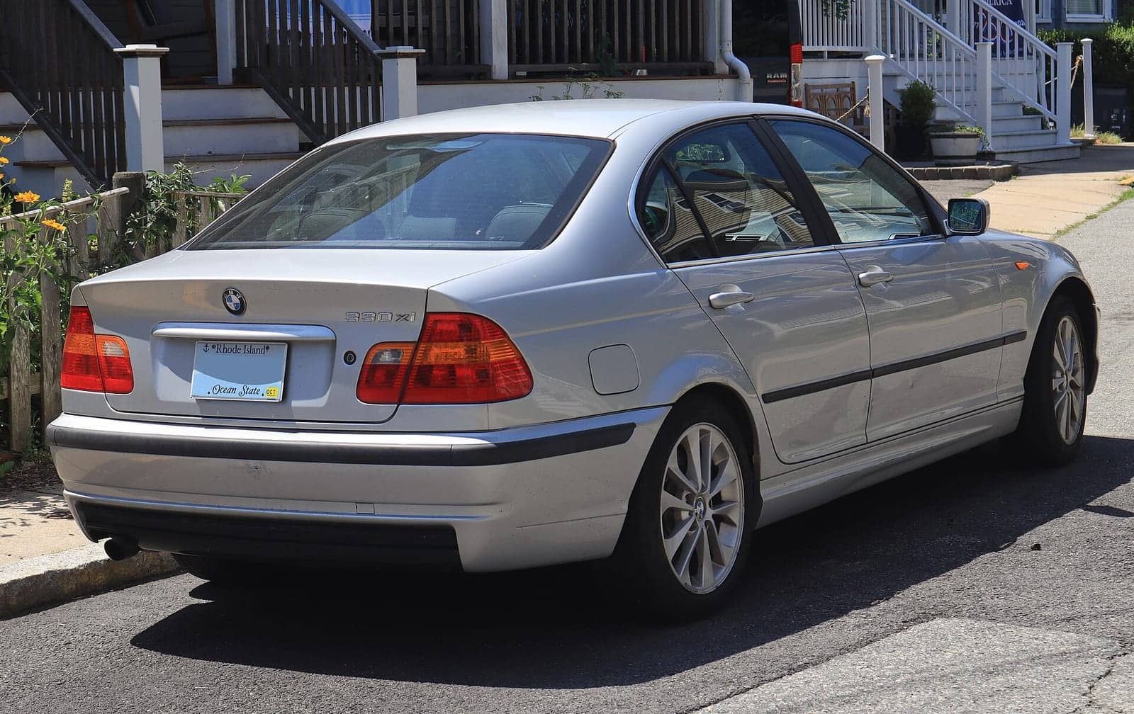 Silver BMW 330xi sedan (facelift), rear three-quarter view