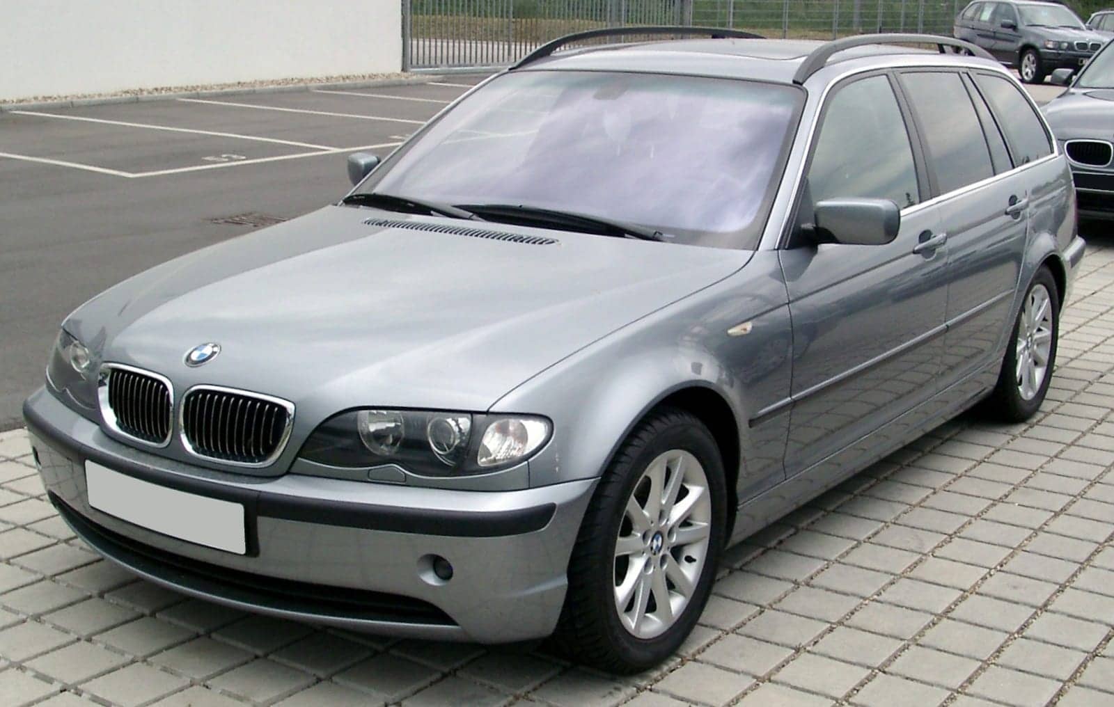 Grey BMW 3 Series Touring (facelift), front three-quarter view