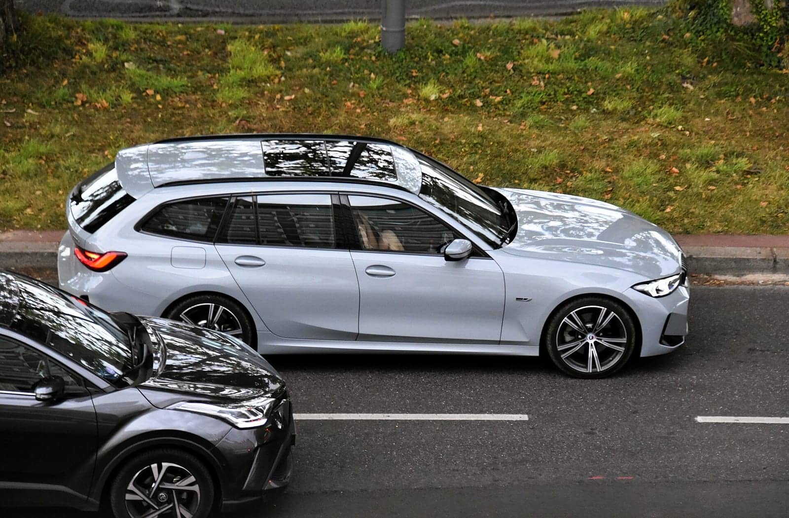 Silver BMW 320d xDrive Touring, front three-quarter view