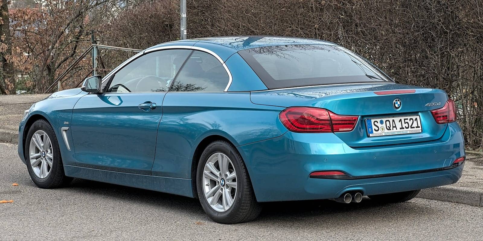 Blue BMW 420d convertible (facelift), rear three-quarter view