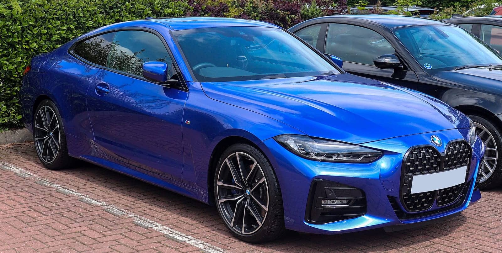 Blue BMW 420i M Sport coupé, front three-quarter view