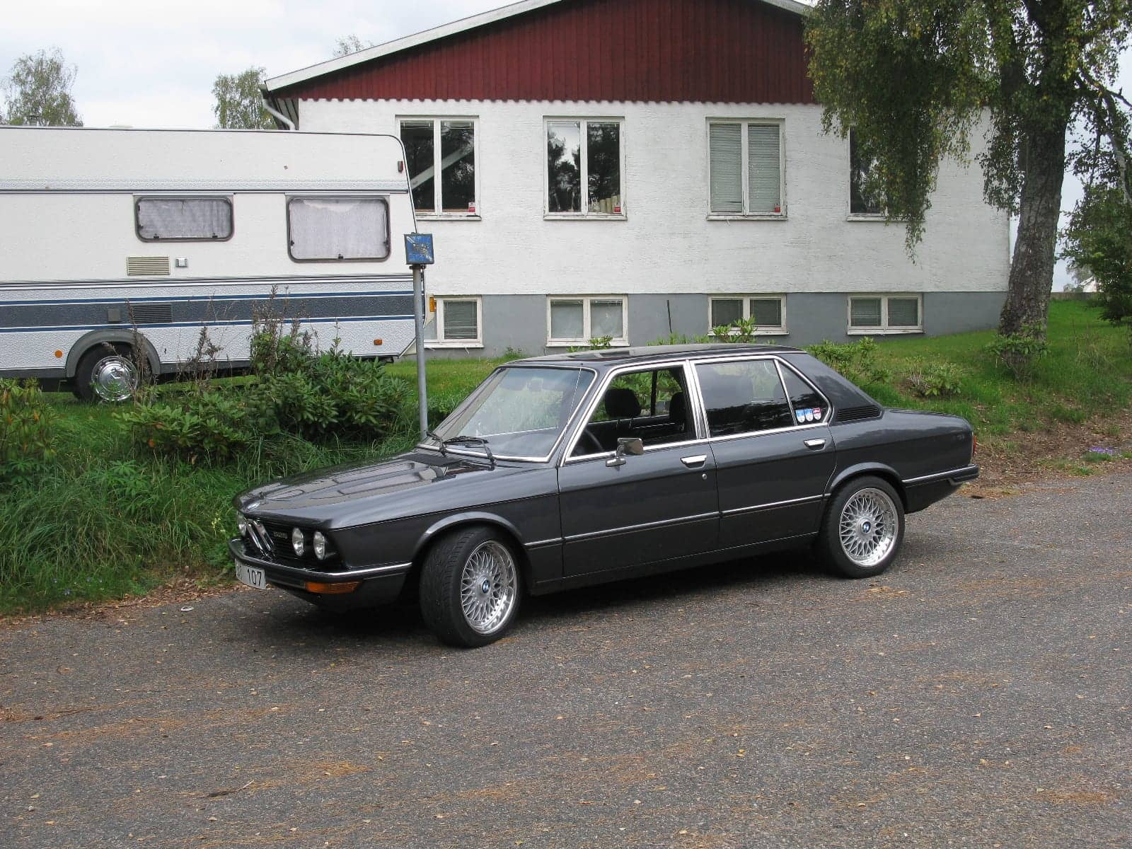Black BMW 525, front three-quarter view