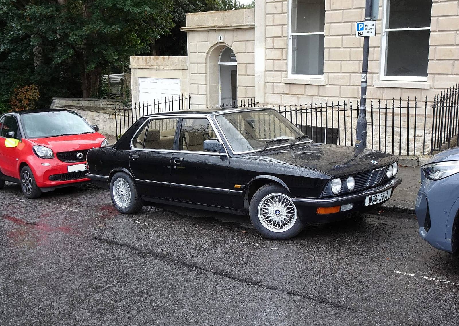 Black BMW 518i, front three-quarter view