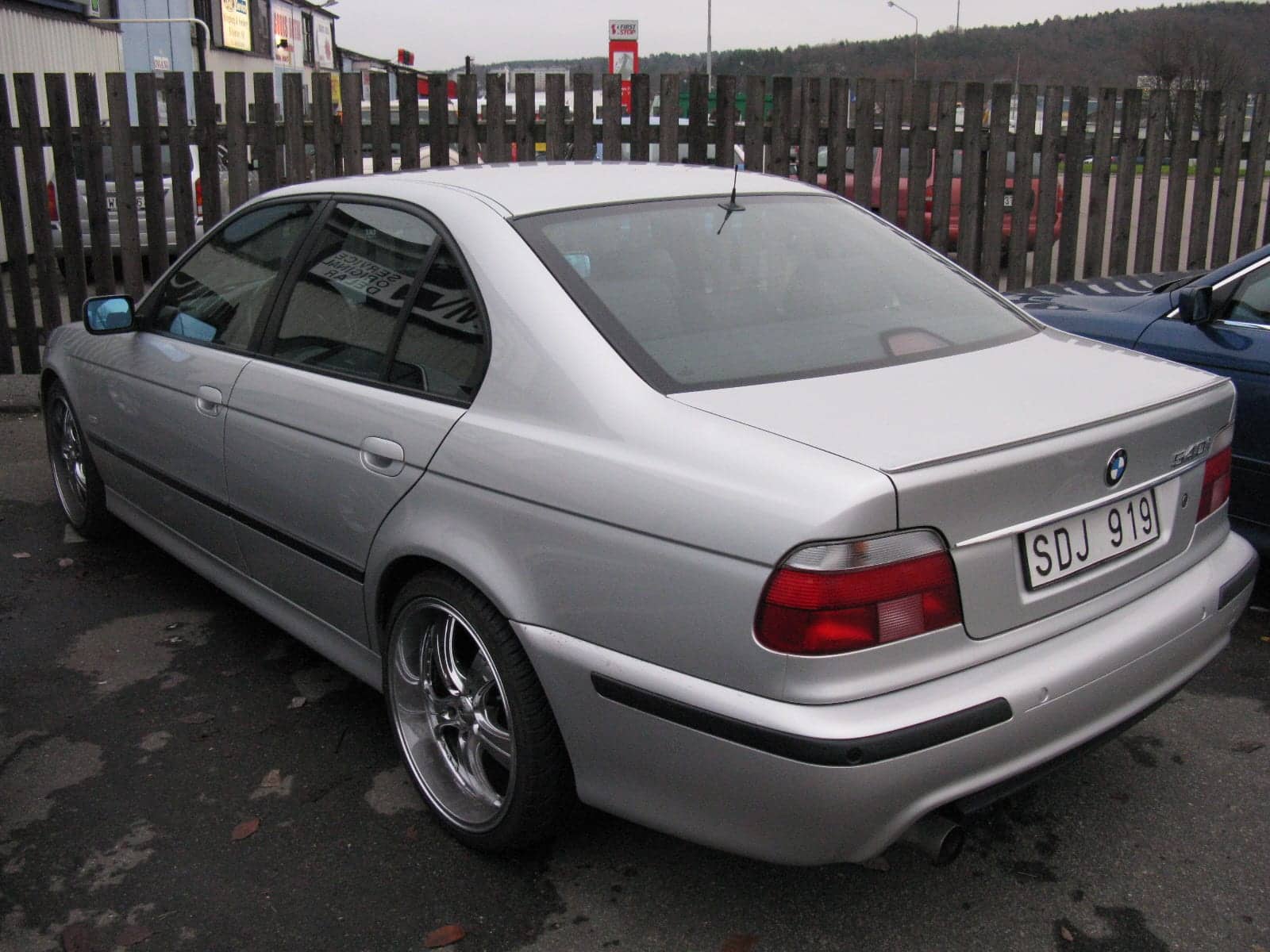 Silver BMW 540i M Sport (facelift), rear three-quarter view