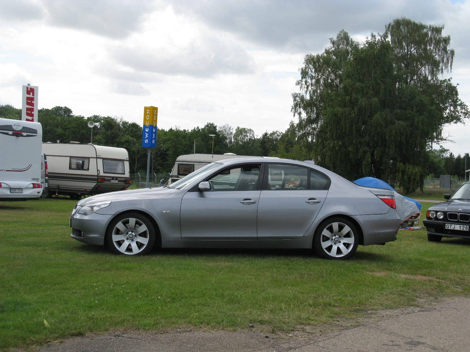 Grey BMW 545i, side view