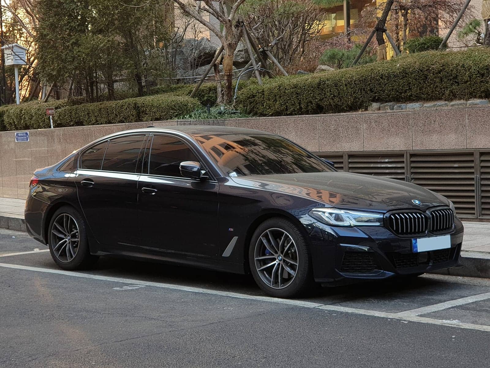 Black BMW 520i M Sport, front three-quarter view