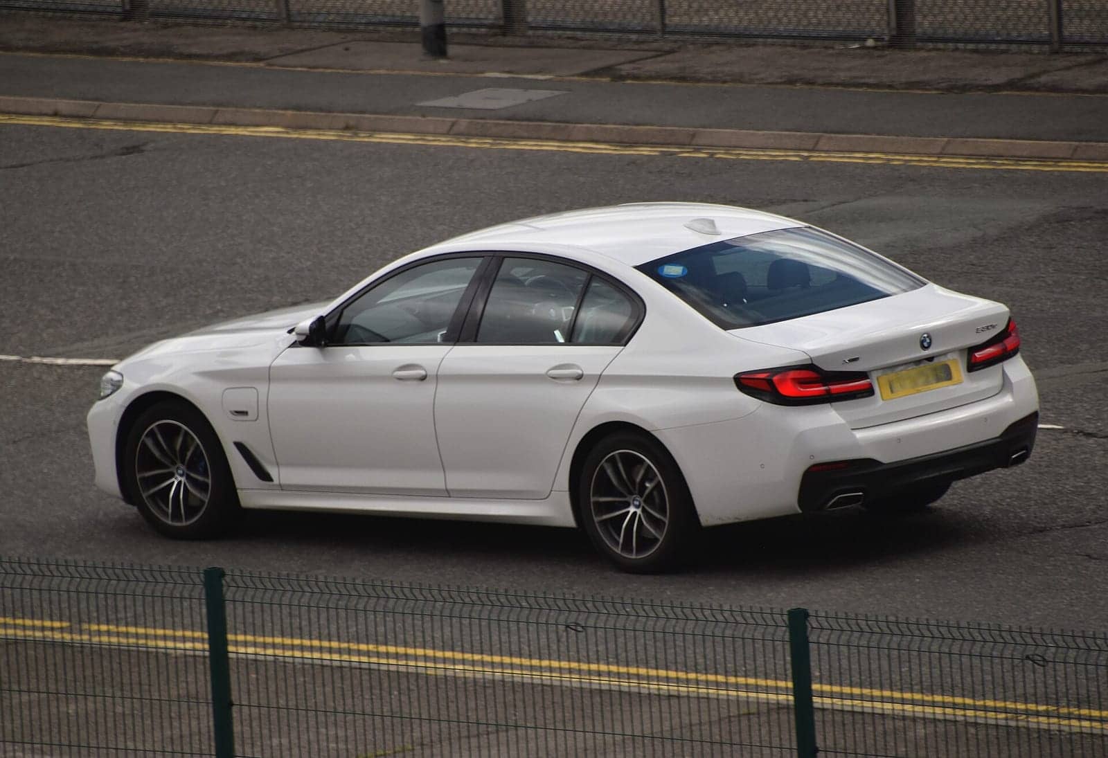 White BMW 530e xDrive M Sport, rear three-quarter view