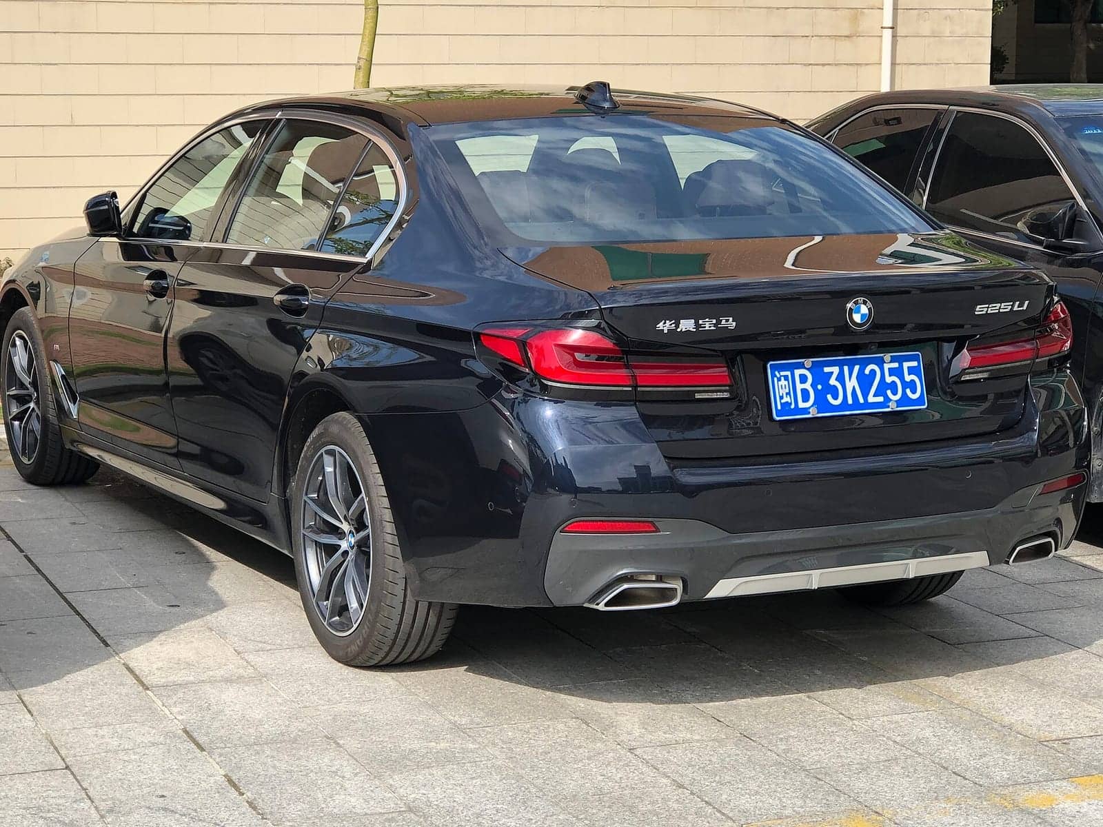 Black BMW 5 Series Li (facelift), rear three-quarter view