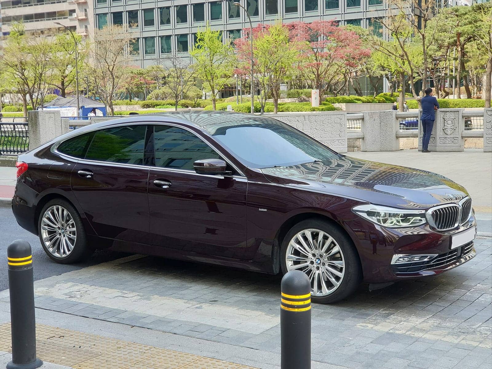 Burgundy BMW 640i xDrive Gran Turismo, front three-quarter view