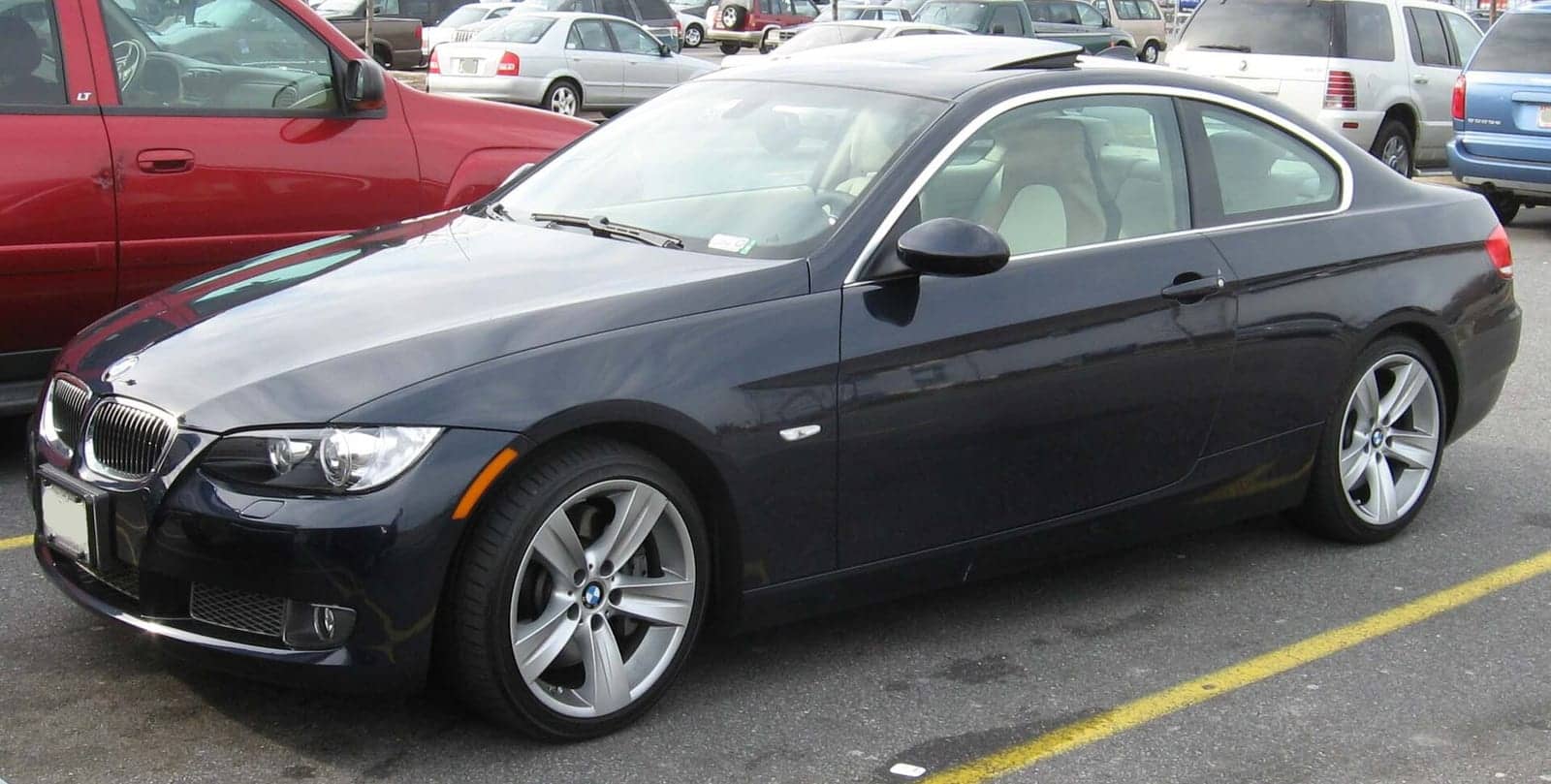 Dark blue BMW 335i coupé, front three-quarter view