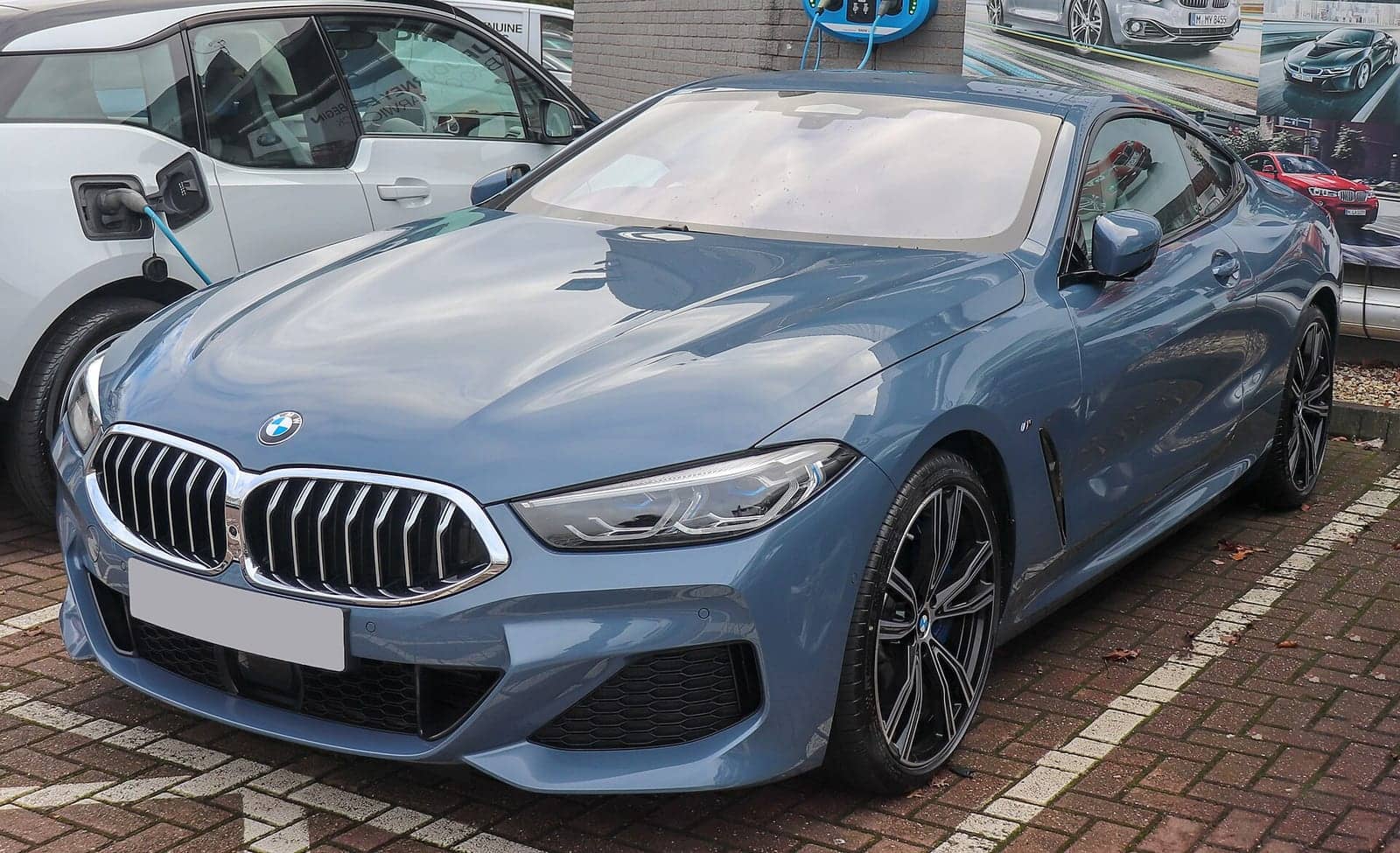 Blue BMW 840d xDrive coupé, front three-quarter view